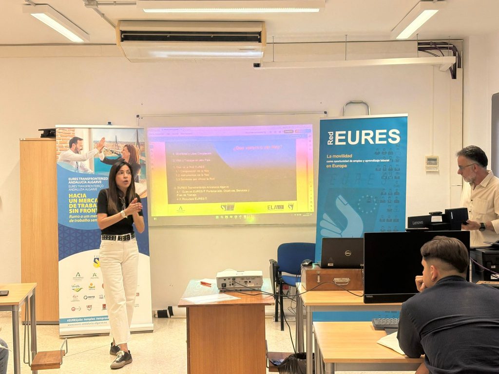 El equipo de la red EURES y EURES-T AA realiza una sesión informativa en Palos de la Frontera para promover oportunidades laborales en Europa